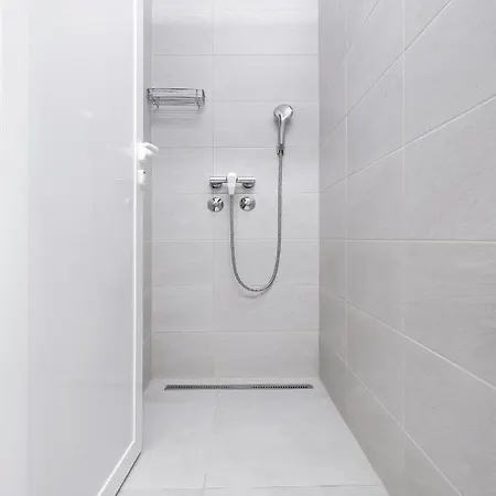 Studentsko Naselje Ivan Goran Kovacic Pensiune Rijeka